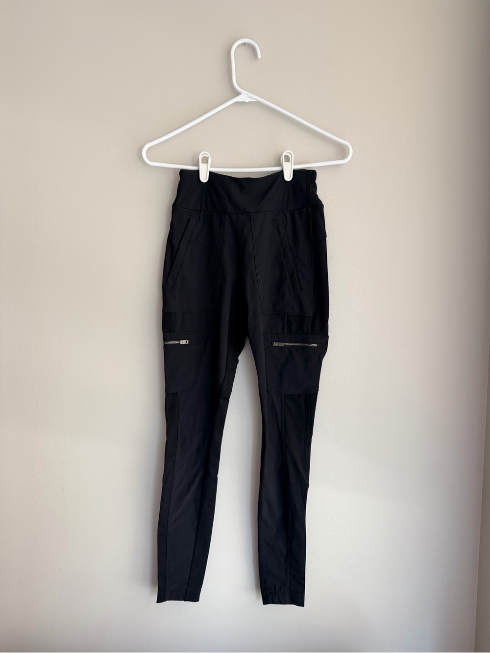 Athleta Black Cargo Zip Pocket Travel Leggings